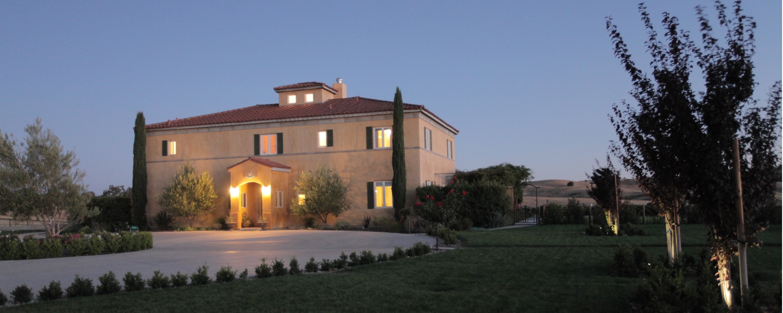 Home - House_Night - 2500x1000